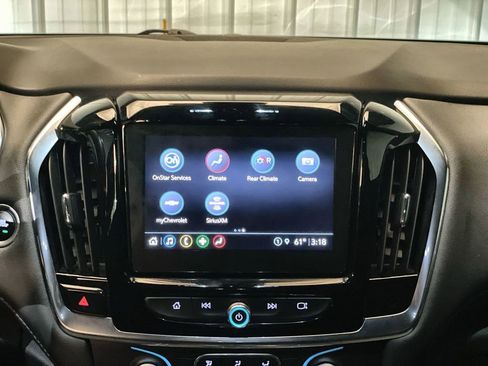 Used 2023 Chevrolet Traverse LT w/ Rear Camera Mirror Package image 13