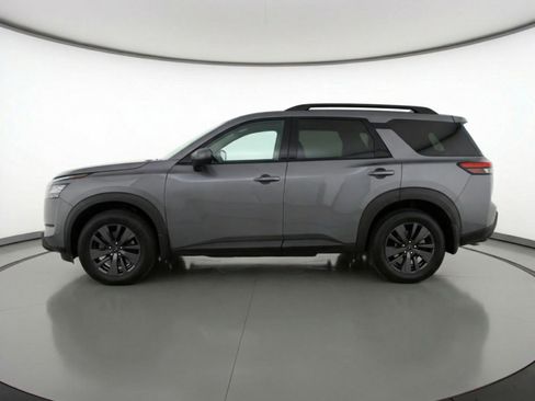 Used 2025 Nissan Pathfinder SV image 5