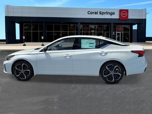 New 2025 Nissan Altima 2.5 SR image 2