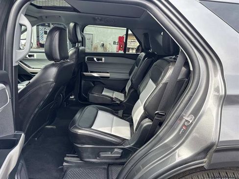 Used 2023 Ford Explorer XLT w/ Equipment Group 202A image 8