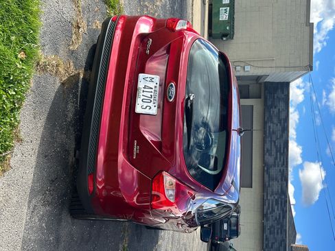 Used 2013 Ford Focus SE w/ SE Winter Pkg image 4