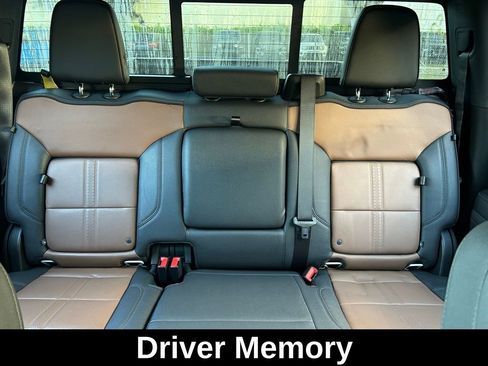 Used 2023 Chevrolet Silverado 1500 High Country image 15