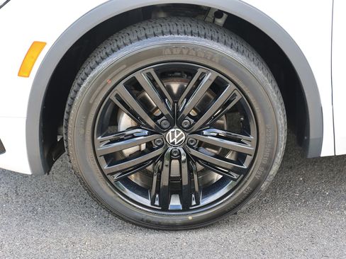 Used 2022 Volkswagen Tiguan SE R-Line AWD/4WD image 12