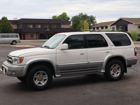 Used 2000 Toyota 4Runner Limited AWD/4WD image 10