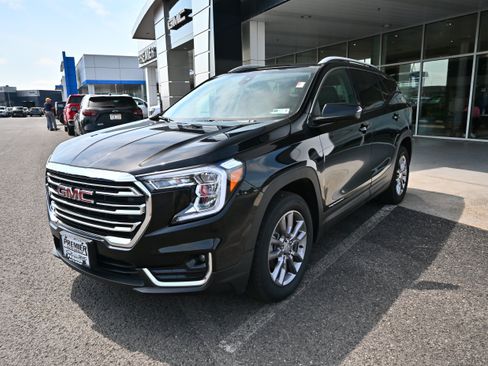 Used 2024 GMC Terrain SLT AWD/4WD image 4