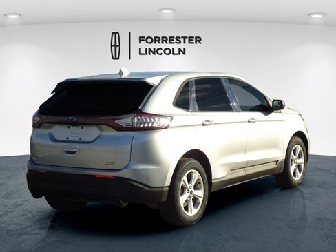 Used 2018 Ford Edge SE image 3