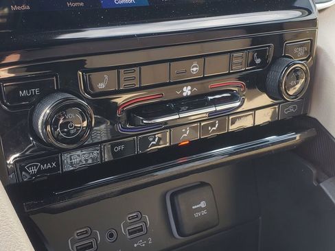 Used 2024 Jeep Grand Cherokee Limited image 28