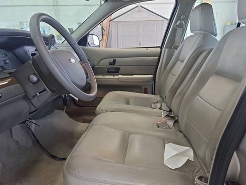 Used 2008 Ford Crown Victoria LX RWD image 5