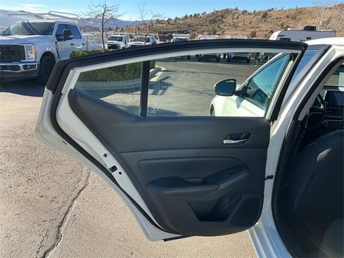 Used 2022 Nissan Altima 2.5 SV image 18