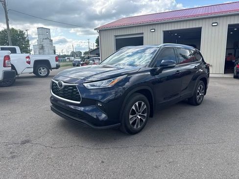 Used 2020 Toyota Highlander XLE w/ Protection Package #3 AWD/4WD image 7