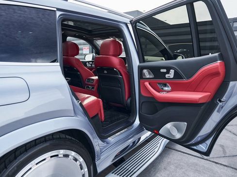 Used 2026 Mercedes-Benz Maybach GLS 600 4MATIC image 32