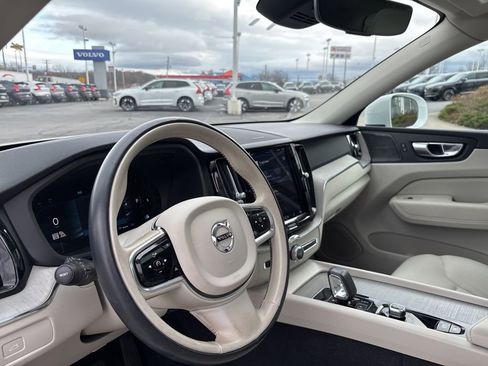 Used 2023 Volvo XC60 B5 Plus image 17