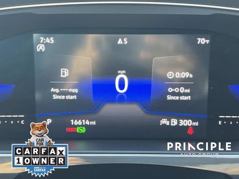 Used 2023 Volkswagen Tiguan SE w/ Panoramic Sunroof Package FWD image 20