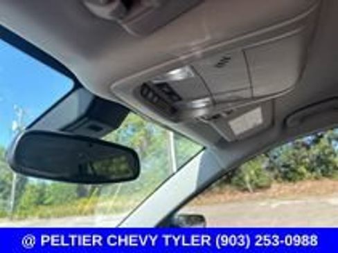 Used 2022 GMC Terrain SLE w/ Driver Convenience Package FWD image 17