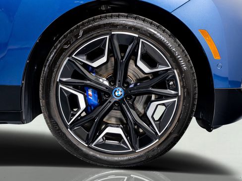 Used 2024 BMW iX M60 image 8