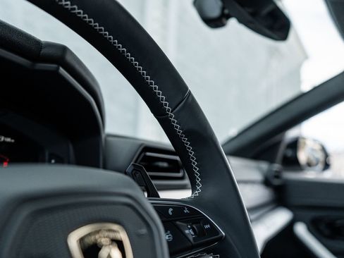 Used 2025 Lamborghini Urus SE image 33