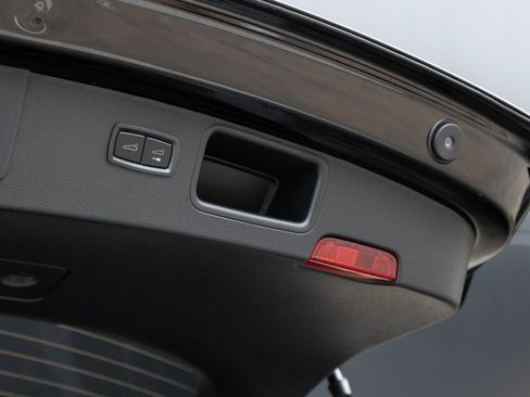 Used 2026 Porsche Macan AWD/4WD image 30