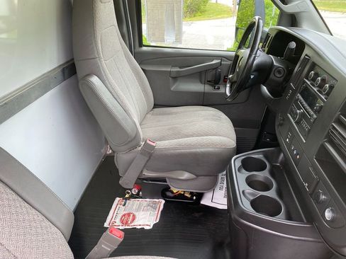 Used 2017 Chevrolet Express 3500 image 34