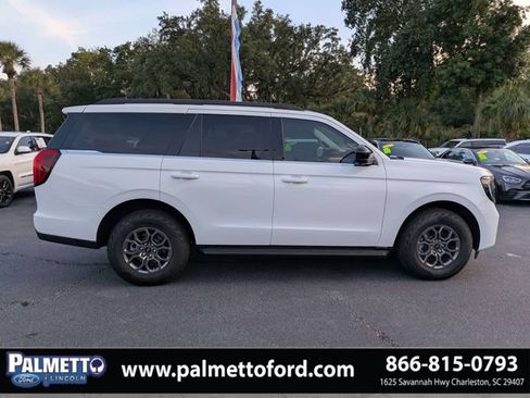 Used 2025 Ford Expedition Active RWD image 3