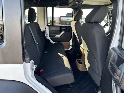 Used 2015 Jeep Wrangler Unlimited Rubicon w/ Max Tow Package image 18