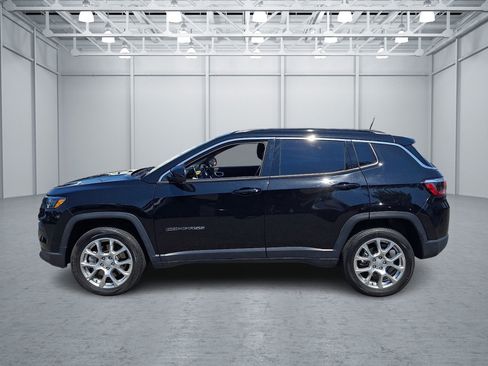 Used 2023 Jeep Compass Latitude AWD/4WD image 6