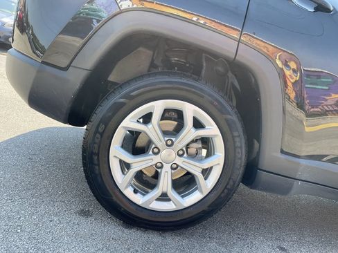 Used 2024 Jeep Compass Latitude AWD/4WD image 12