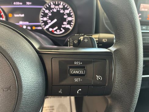 Used 2024 Nissan Rogue S AWD/4WD image 18