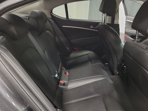 Used 2022 Genesis G70 2.0T AWD/4WD image 22
