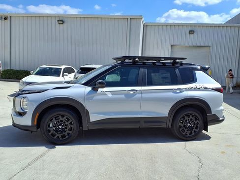 Used 2026 Mitsubishi Outlander AWD image 2