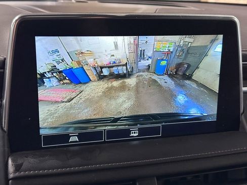 Used 2021 Chevrolet Suburban LT image 15