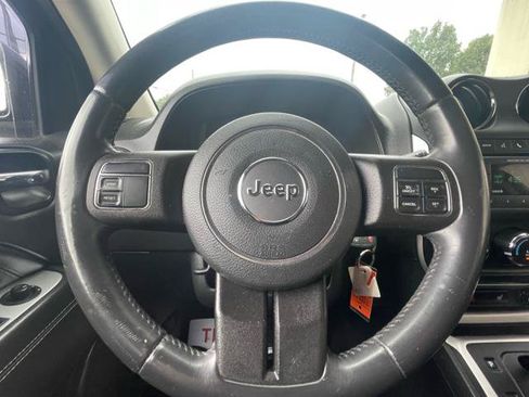 Used 2014 Jeep Compass Latitude AWD/4WD image 16