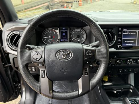 Used 2020 Toyota Tacoma TRD Off-Road w/ Blackout Package image 39