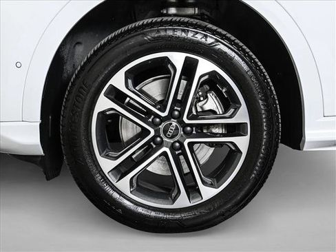 Used 2025 Audi Q5 Premium w/ Convenience Package AWD/4WD image 25