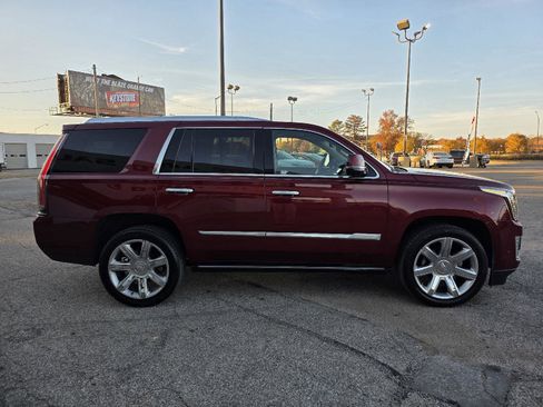 Used 2019 Cadillac Escalade Premium Luxury image 4