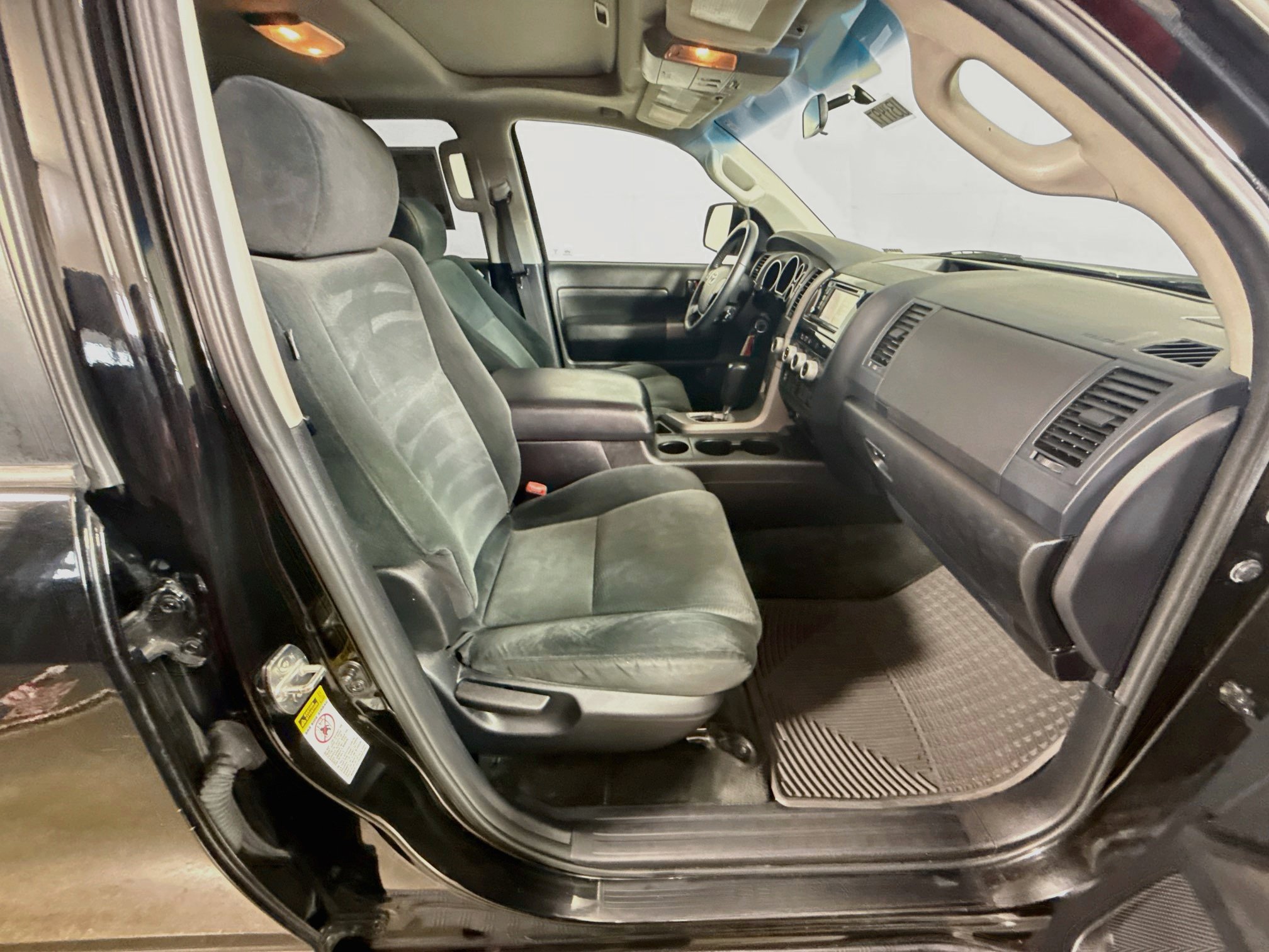 Used 2013 Toyota Sequoia SR5 w/ Sport Appearance Pkg AWD/4WD image 28
