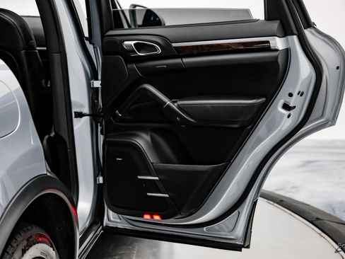 Used 2017 Porsche Cayenne S image 80