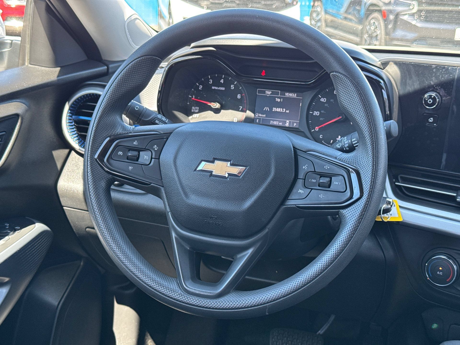 Used 2024 Chevrolet Trax LS w/ LS Convenience Package FWD image 17