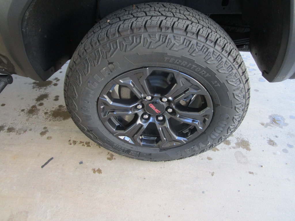 Used 2025 GMC Canyon Elevation RWD image 11