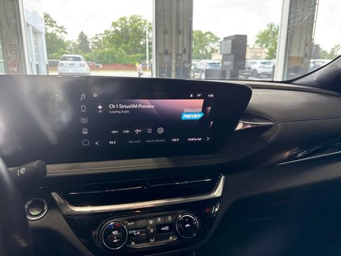 Used 2024 Buick Envista Sport Touring w/ Convenience I Package FWD image 9