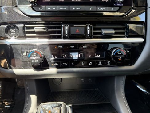 Used 2025 Nissan Pathfinder SV w/ SV Premium Package FWD image 24