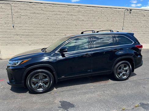 Used 2017 Toyota Highlander Limited Platinum AWD/4WD image 9