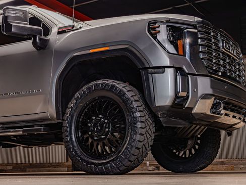 Used 2025 GMC Sierra 3500 Denali w/ Denali Reserve Package image 15