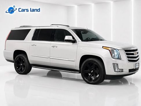 Used 2020 Cadillac Escalade ESV Luxury AWD/4WD image 2