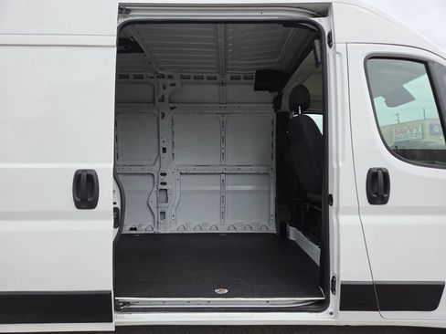 Used 2024 RAM ProMaster 2500 w/ Convenience Group FWD image 16