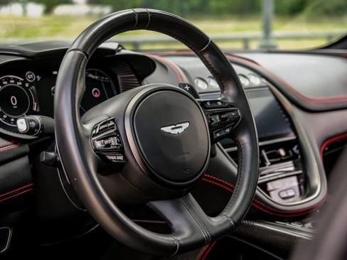 Used 2021 Aston Martin DBX AWD/4WD image 19