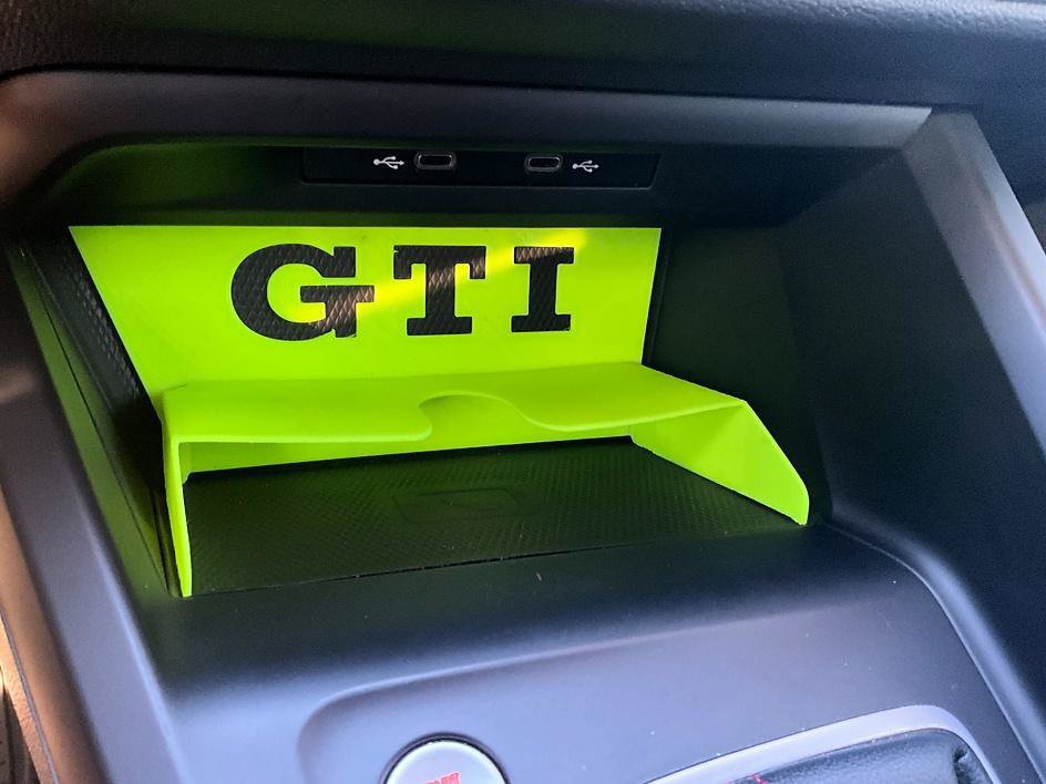 Used 2022 Volkswagen GTI SE FWD image 21