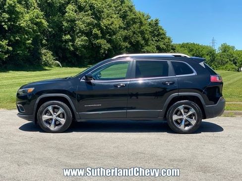 Used 2019 Jeep Cherokee Limited w/ Technology Group AWD/4WD image 4