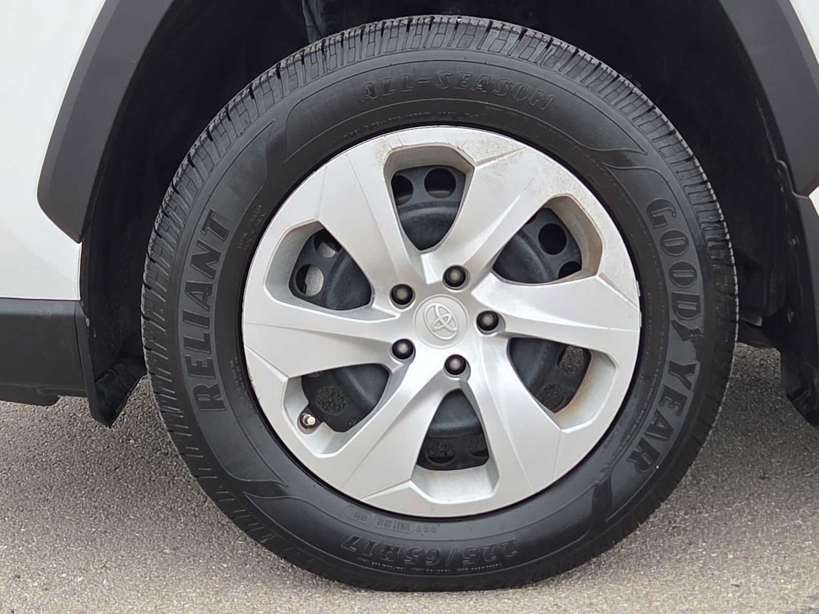 Used 2022 Toyota RAV4 LE AWD/4WD image 12