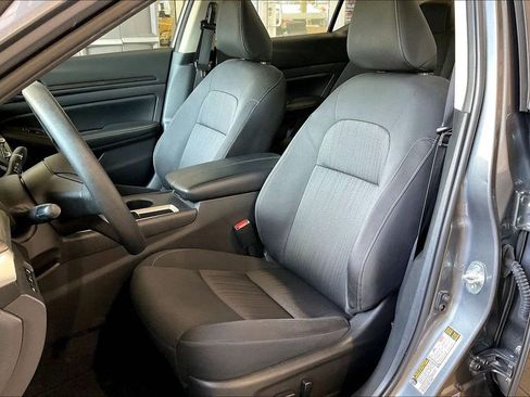 Used 2025 Nissan Altima 2.5 SV image 3