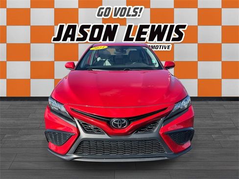 Used 2024 Toyota Camry SE image 9